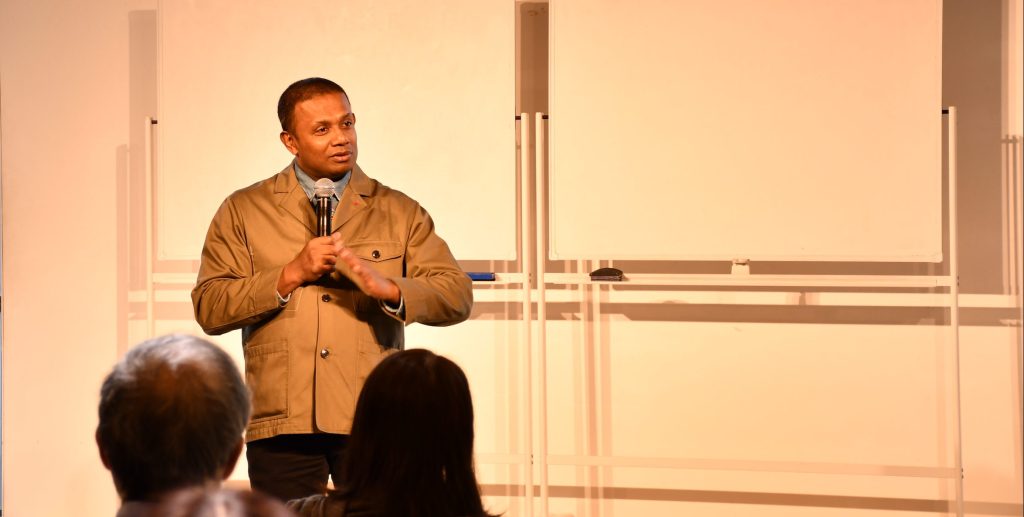 岐阜市多文化共生シンポジウムで講演するにしゃんた