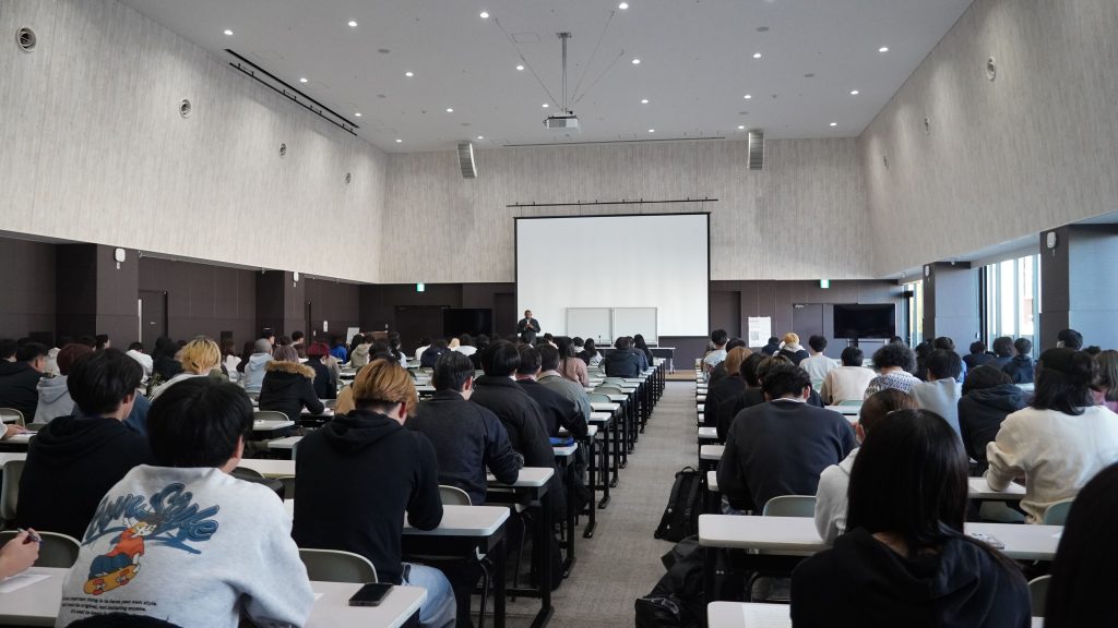 駒澤大学ダイバーシティ月間講演会「COLORS of Campus」で登壇するD&I講師にしゃんた