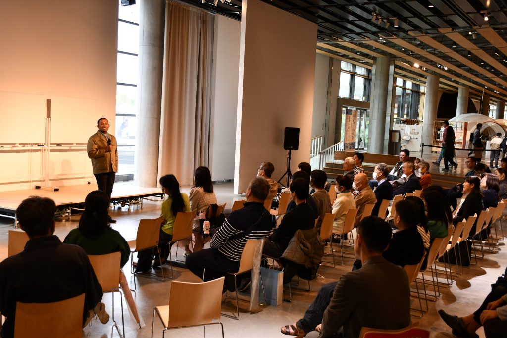 日曜日の開催で、満席となった講演会場の熱気