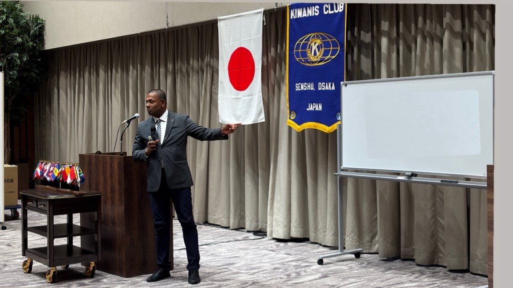 熱弁を振るうにしゃんた